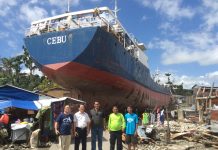Thăm Và Cứu Trợ Tại Tacloban