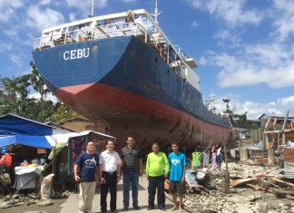 Thăm Và Cứu Trợ Tại Tacloban