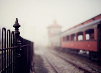 Bốn Ngày, Sân Ga Và…