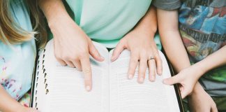 Cách Giúp Trẻ Đọc Kinh Thánh