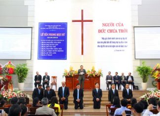 07 Tân Mục Sư Được Tấn Phong Tại Nhà Thờ Đà Nẵng