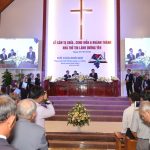 MS-Thái-Phước-Trường-nhận-tờ-cung-hiến