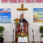 Ms-Võ-Thành-Phê-Giảng-lời-Chúa-và-công-bố-quyết-định