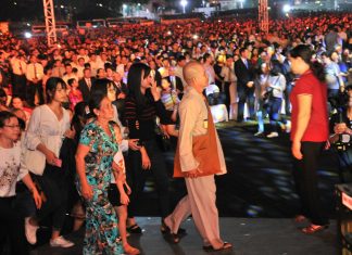 Hơn Một Ngàn Người Tin Chúa Tại Sân Phú Thọ: Phúc Âm Truyền Rao – Danh Chúa Tôn Cao