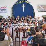 1-Ban-hat-Chi-hoi-Tram-Hanh-ca-ngoi-Chua