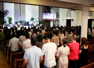 Đà Nẵng: Hơn 200 Thanh Thiếu Niên Cơ Đốc Cùng Thờ Phượng Chúa