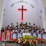 2-Ban-hat-Chi-hoi-Bao-Loc-ca-ngoi-Chua