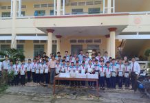 Kiên Giang: Hội Thánh Chúa Hỗ Trợ 11.000 Quyển Tập Cho Học Sinh Nghèo