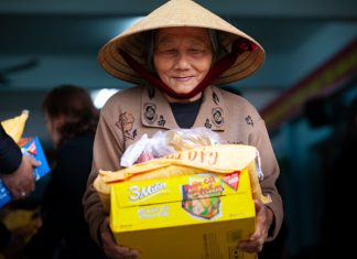 Đà Nẵng: Điểm Nhóm Túy Loan Tặng Quà Giáng Sinh Cho Đồng Bào