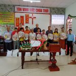 5-Phát-quà-tại-HT-Thạnh-đông