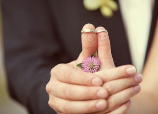 Giàu Có Hay Nghèo Khổ?