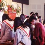 8.-Các-em-Thiếu-niên-cầu-nguyện-tái-kết-ước