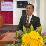 Mục-sư-Lê-Hồng-Anh-hướng-dẫn-chương-trình