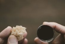 Suy Niệm Về Lễ Tiệc Thánh Đầu Tiên