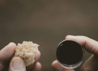 Suy Niệm Về Lễ Tiệc Thánh Đầu Tiên