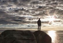 Làm bạn hay thù nghịch với thế gian? (Gia-cơ 4:4, Giăng 3:16)