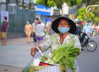 TP. HCM: Hội Thánh Nguyễn Tri Phương Phân Phát Nhu Yếu Phẩm Cho Người Dân Gặp Khó Khăn Vì Dịch Bệnh