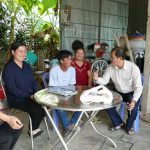 H4-Hình-anh-chị-Đỗ-Văn-Mong-chụp-lưu-niệm-cùng-Ban-Điều-hành-ĐN-Vĩnh-Khánh-trong-chuyến-thăm-và-trao-quà-của-ân-nhân-final