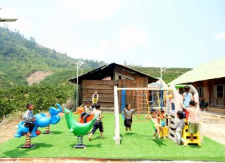 Hơn 100 Trẻ Em H’mông Vỡ Òa Khi Lần Đầu Tiên Được Bước Vào Khu Vui Chơi Dành Riêng Cho Mình