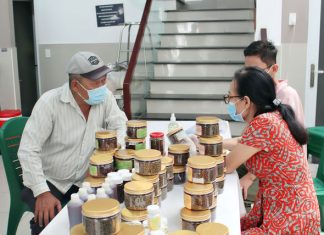 Hội Thánh Tân Trụ, TP. HCM: Khám Bệnh, Phát Thuốc Đông Y Cho Người Nghèo