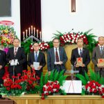 Hội-thánh-tặng-quà-Tri-Ân-quý-vị-Mục-sư