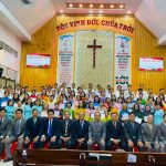 chụp-ảnh-lưu-niệm-với-khoá-sinh-năm-3