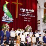 H17-Hội-Thánh-Sài-Gòn-trao-quà-cho-các-Đại-diện-HT-do-HT-Sài-Gòn-thành-lập