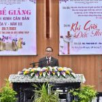 MS Phan Văn Cử chia sẻ lời Chúa trong lễ Tổng kết khóa học
