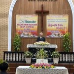 MS Trần Thanh Dũng chia sẻ lời Chúa trong lễ khai giảng khóa học