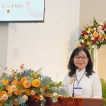 hình 2 Bà Ms Nguyễn Tấn Phúc chào mừng và giới thiệu (Copy)