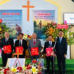 16.-MS.-Tân-Quản-nhiệm-trao-quà-tri-ân-các-MS-lãnh-đạo