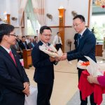 MS-Hồ-Nguyên-Kha,-UV-TLH-thay-mặt-TLH-chúc-mừng-các-tân-Mục-sư