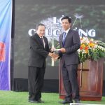 Ms-Phan-Đình-Hảo-đại-diện-BĐDTL-tỉnh-Đồng-Nai-tặng-quà