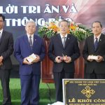 Ms-Thổ-Phước-Quản-nhiệm-Chi-hội-Suối-Ba-tặng-quà-tri-ân—Copy