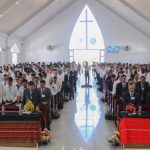 QUANG-CẢNG-BÊN-TRONG-NHÀ-THỜ