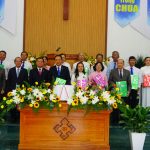 Tặng-quà-tri-ân-MS-tiền-nhiệm,-MS-quản-nhiệm-và-các-chấp-sự