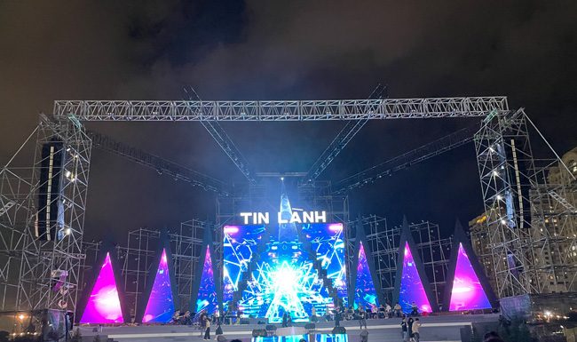 Công Tác Chuẩn Bị Tại Sân Vận Động Phú Thọ Cho Chương Trình Thánh Nhạc Mừng Chúa Giáng Sinh 2022