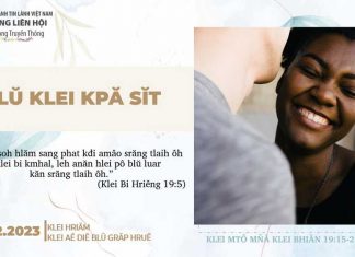 Blŭ Klei Kpă Sĭt – 10/2/2023