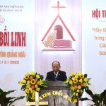 003.Mục sư Trần Đình, Uỷ viên TLH cầu nguyện khai lễ cho chương trình khai mạc