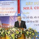 2. MS Bùi Phụng cầu nguyện khai lễ. (Custom)