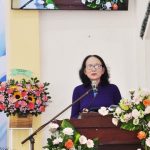 004.Bà Mục sư Phan Ân chia sẻ lời Chúa dựa trên nền tảng Kinh thánh trong Ê-phê-sô 10-18 với đề tài là Chiến Trận Thuộc Linh.