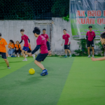 Hình 1d.Các bạn sinh viên tranh tài bóng đá