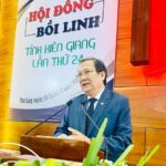 Mục sư Phan Vĩnh Cự rao giảng sứ điẹp bồi linh.