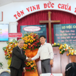 Ông Huỳnh Quốc Huy phó trưởng ban tôn giáo tỉnh chúc mừng Hội Thánh Phú Quốc