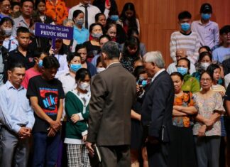 Truyền Giảng Tại Viện Thánh Kinh Thần Học: Hàng Trăm Người Tin Chúa