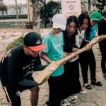 3. Các bạn trẻ tham gia trò chơi