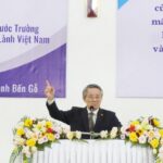 Ms Thái Phước Trường, Hội trưởng HTTLVN rao giảng cho Hội Đồng
