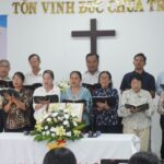 Giáo phẩm KVIV Định Quán-Tân Phú Tôn vinh Chúa