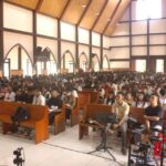 quang cảnh trong nhà thờ