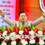 Mục sư Nguyễn Bình Tín UVTLH chúc phước